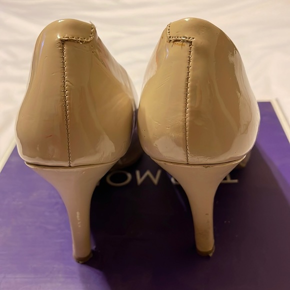 Tan Pumps - Picture 3 of 10